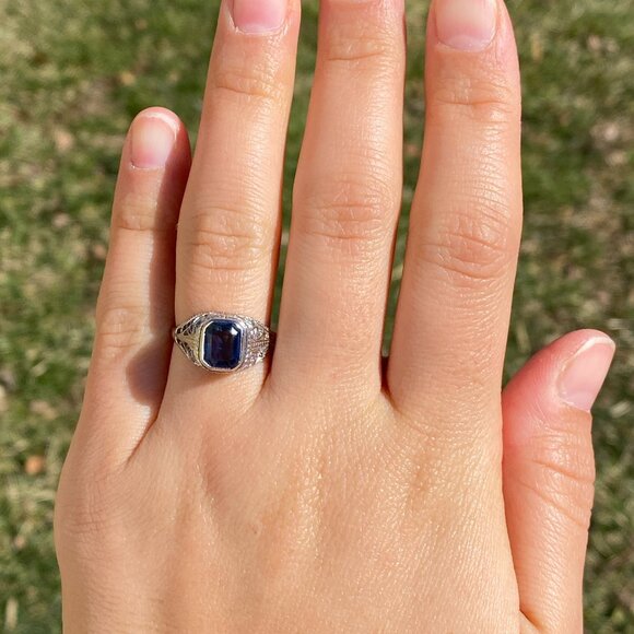 Antique Filigree Sapphire Ring in White Gold - Picture 7 of 10